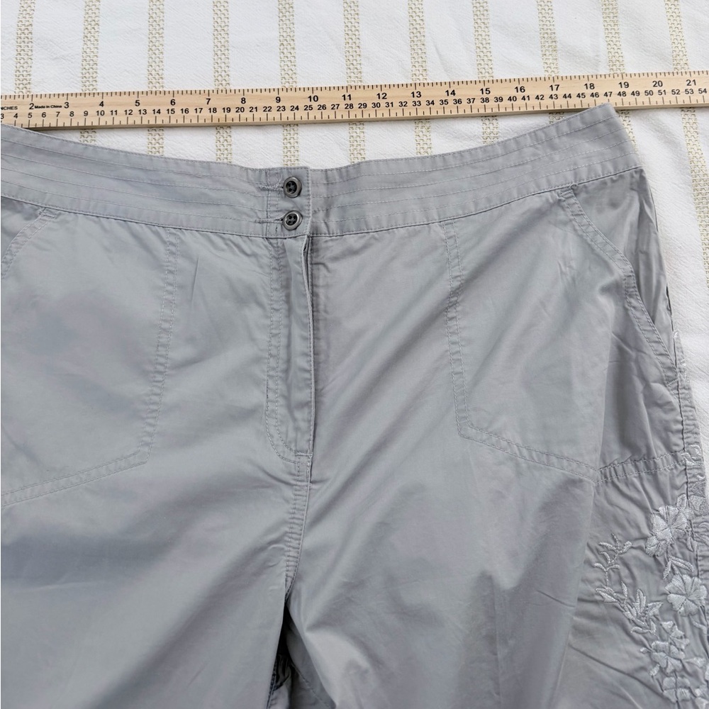 Chico’s Embroidered Wide Leg Cropped Pants | Size 2.5 (Large) - Picture 8 of 10